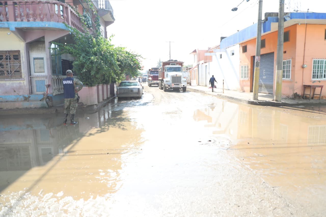 Calles de Poza Rica recobran buen aspecto por labores de limpieza de Ejército y Marina
