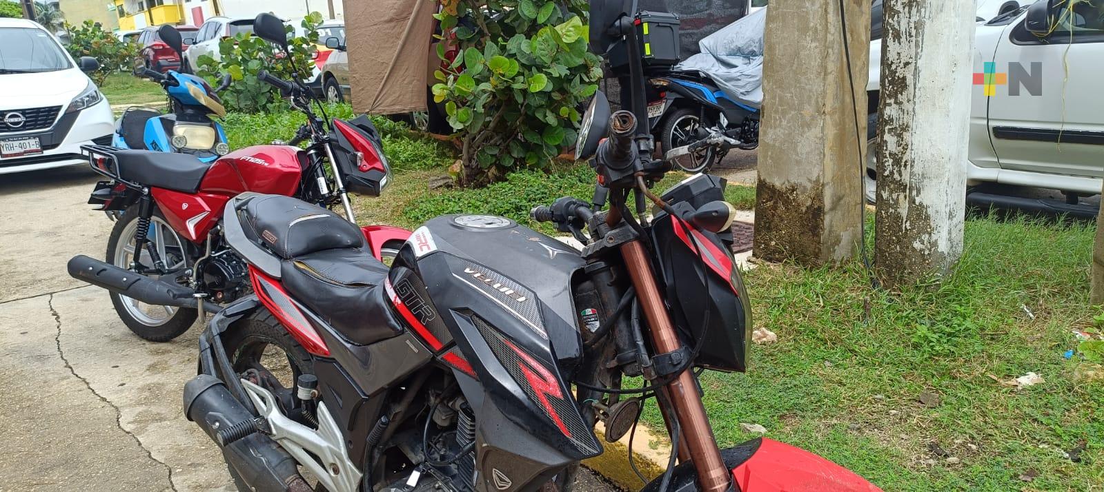 Motociclistas de Coatzacoalcos se congratulan por programa de reemplacamiento