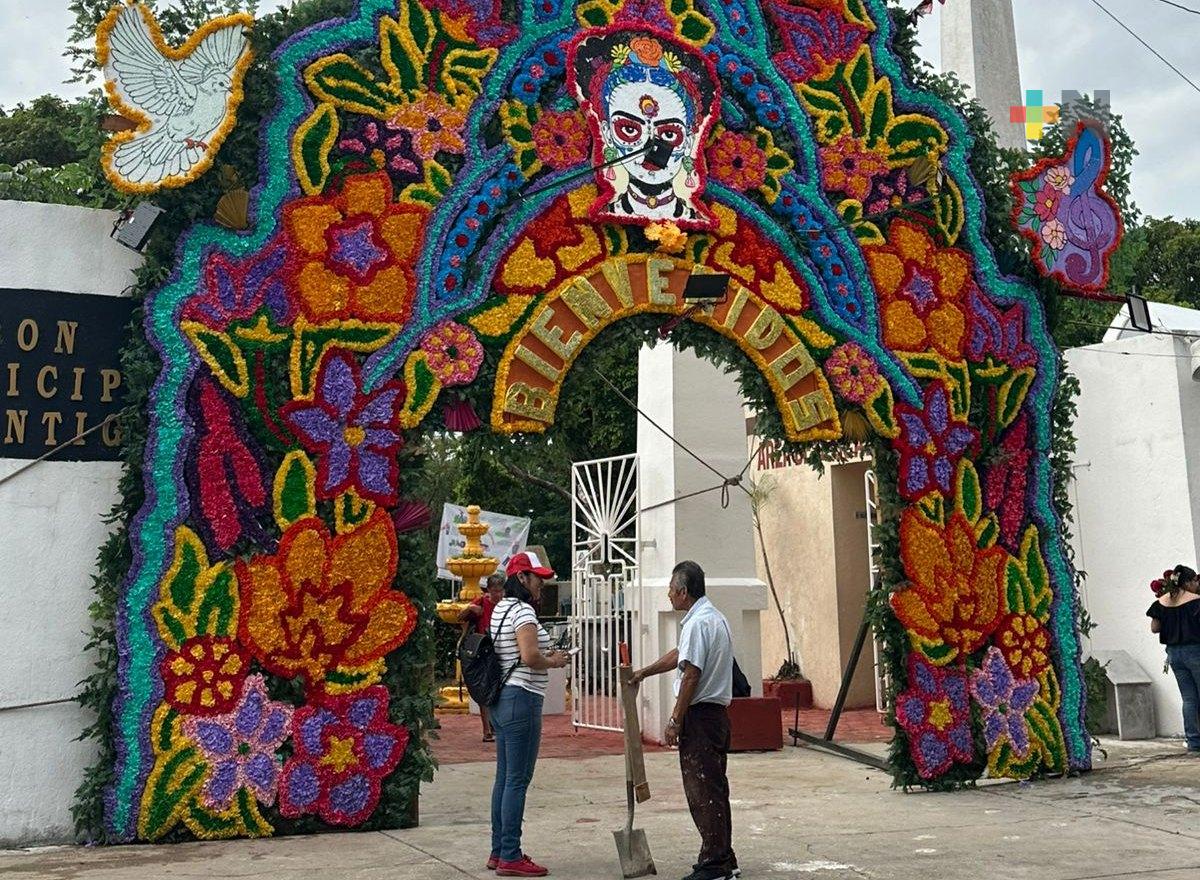 Panteones de Coatzacoalcos listos para recibir a visitantes