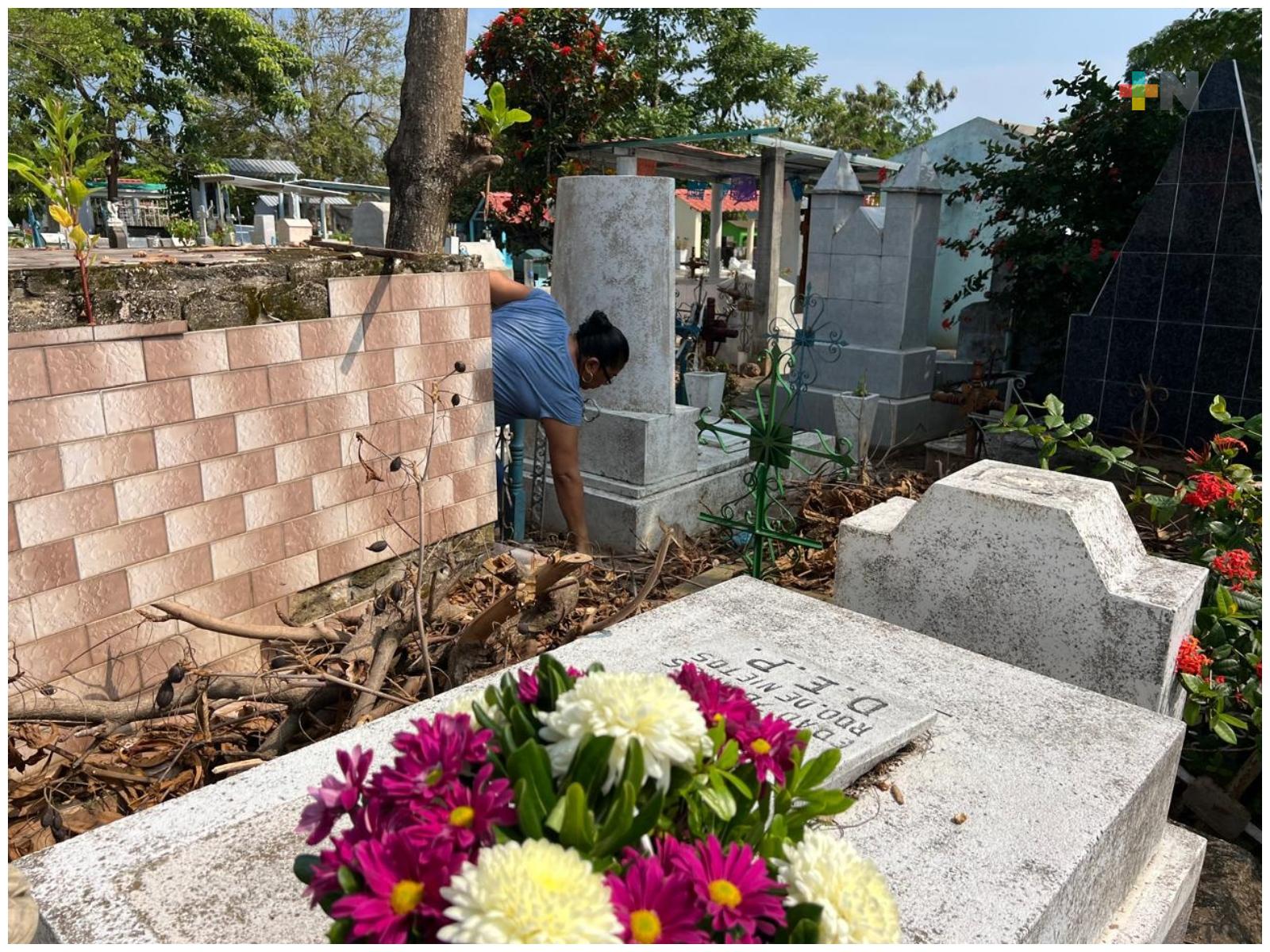 Panteones de la Cuenca se alistan para la celebración del Día de Muertos
