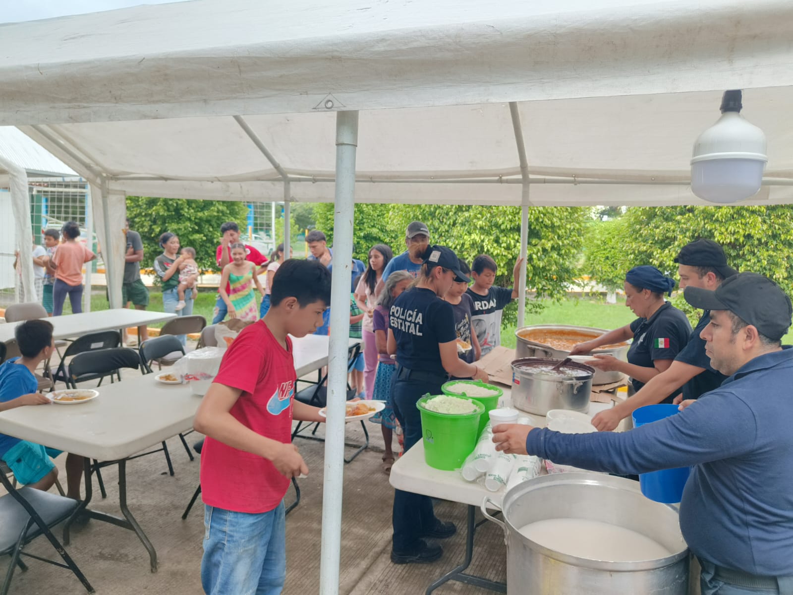Plan Tajín: ya suman 27 mil comidas calientes preparadas y más de 11 mil paquetes alimentarios entregados