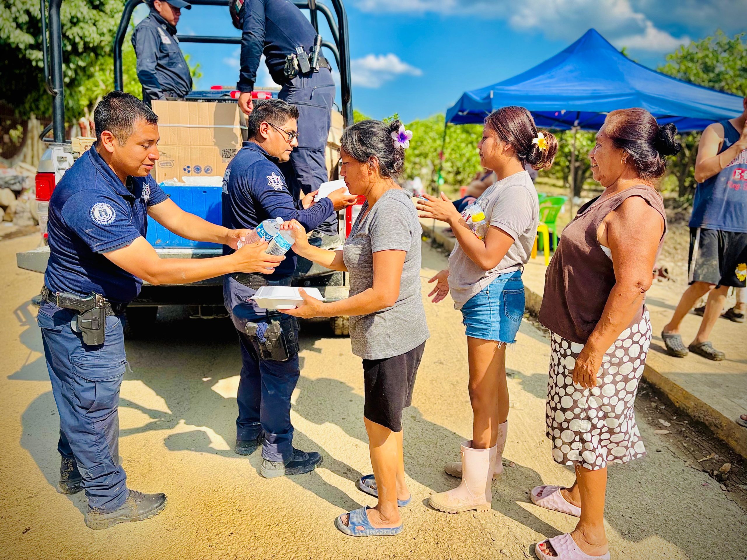 Plan Tajín: más de 18 mil comidas calientes y 9 mil paquetes alimentarios a población vulnerable