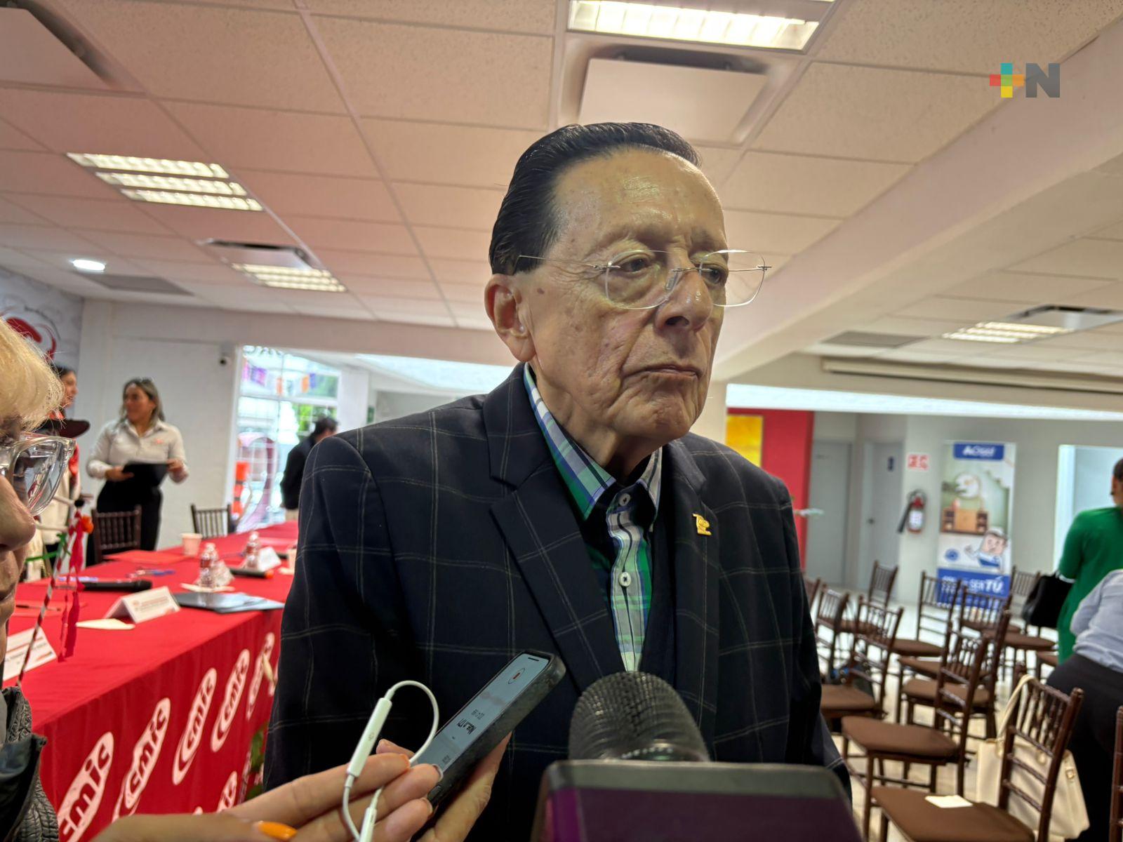 Empresarios de la construcción de Veracruz apoyan con maquinaria labores de limpieza del norte