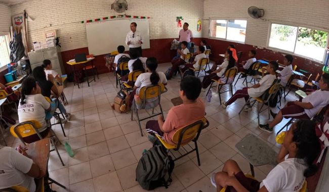 Regresan a clases presenciales más de 182 estudiantes de 2 mil 442 planteles de estados afectados por lluvias