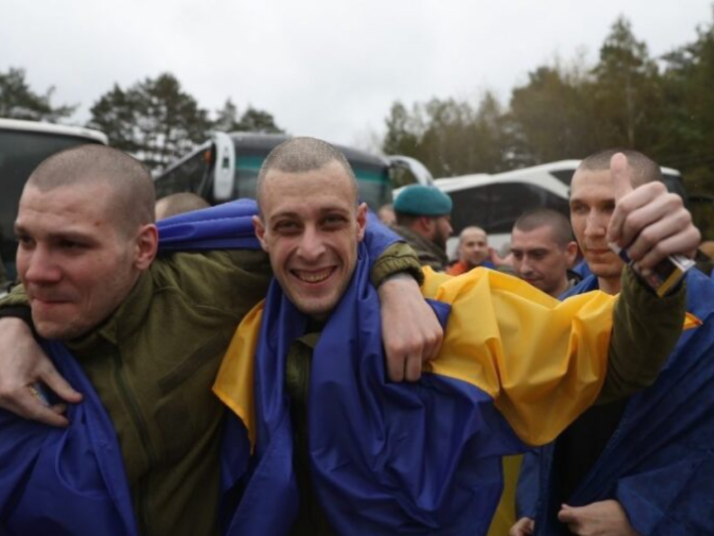 Rusia y Ucrania intercambian 370 prisioneros