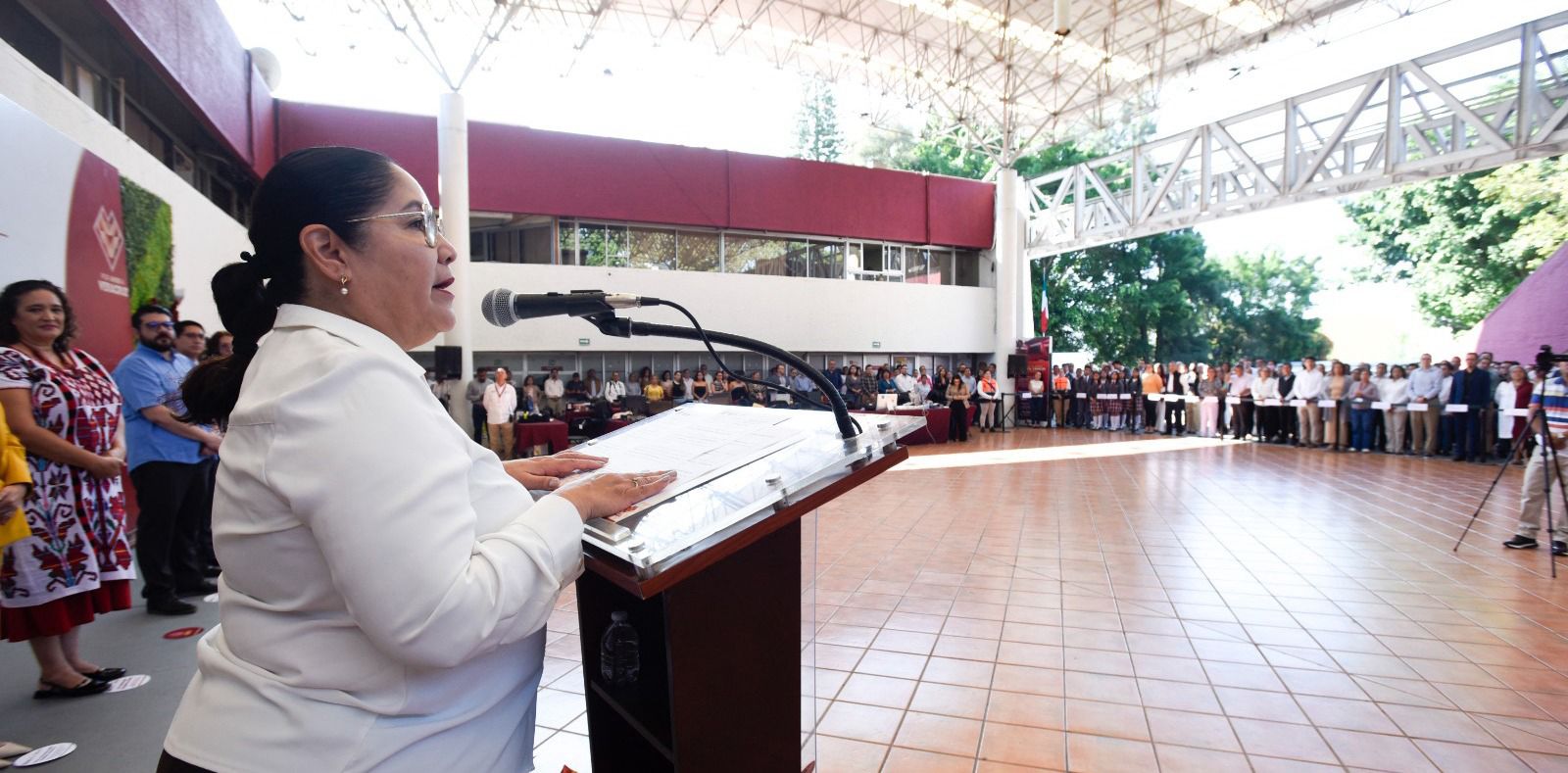 Gobierno del Estado responde a solicitudes escolares con mobiliario a 920 planteles