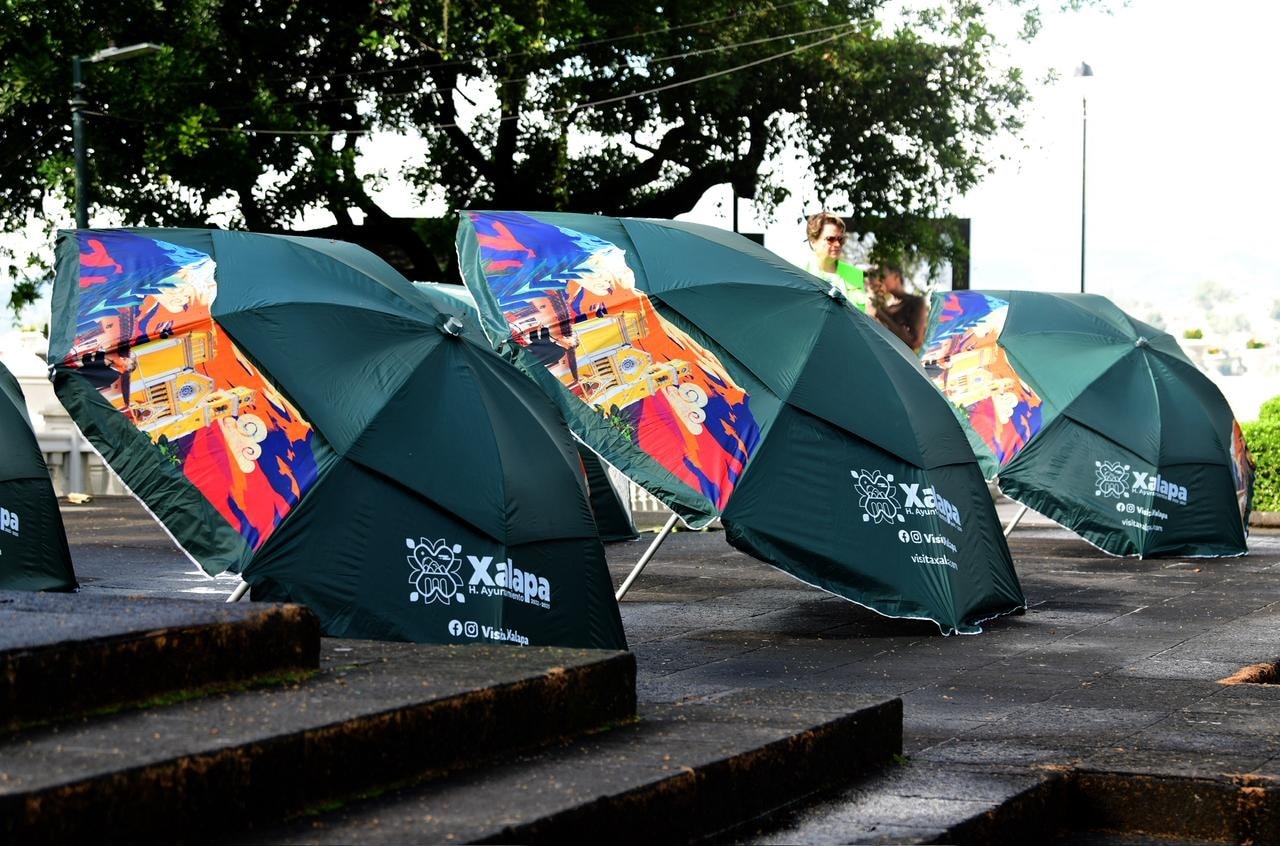 Con sombrillas Xalapa busca fortalecer su identidad turística
