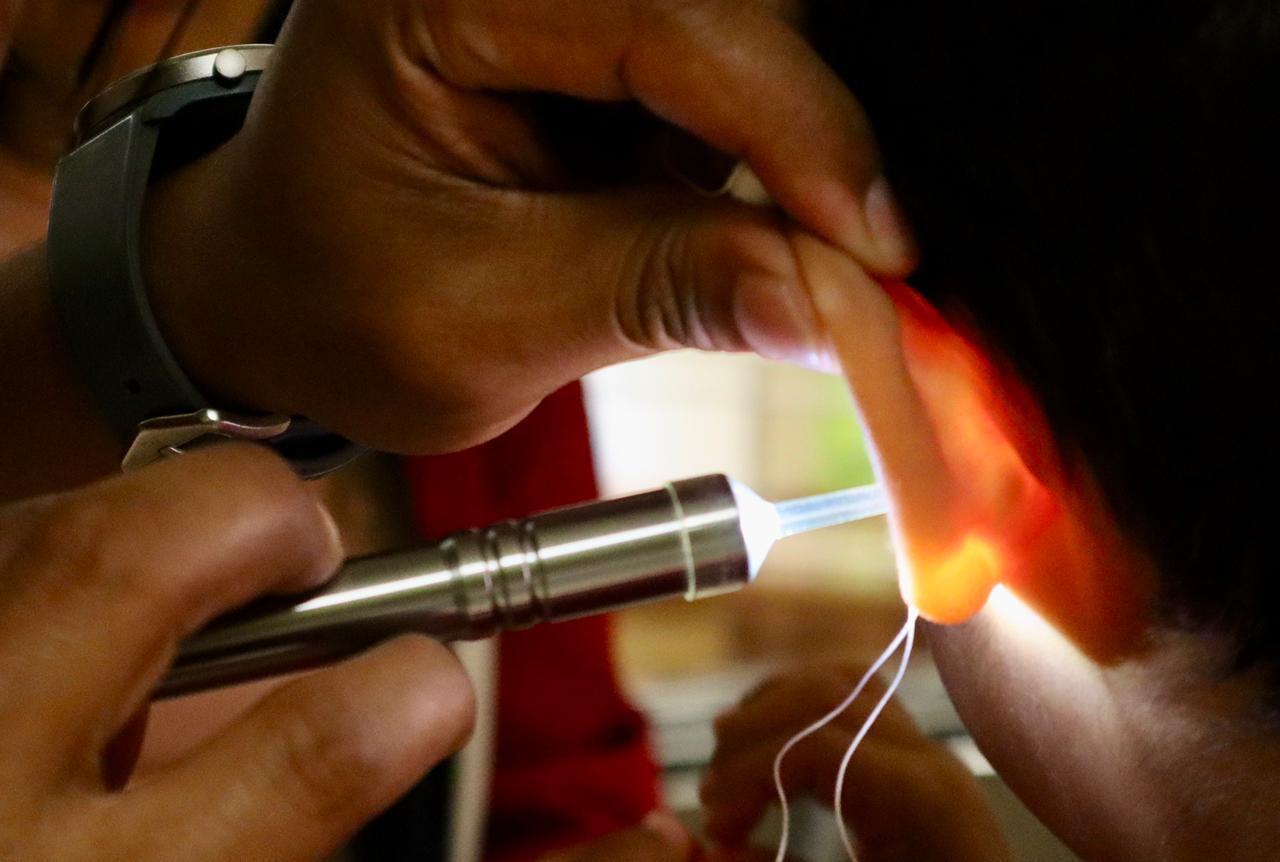 Personas con discapacidad auditiva reciben apoyo gratuito a través del DIF Estatal