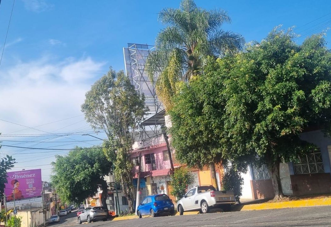 Cielo medio nublado por la mañana, la probabilidad de lluvias y tormentas aumenta por la tarde noche