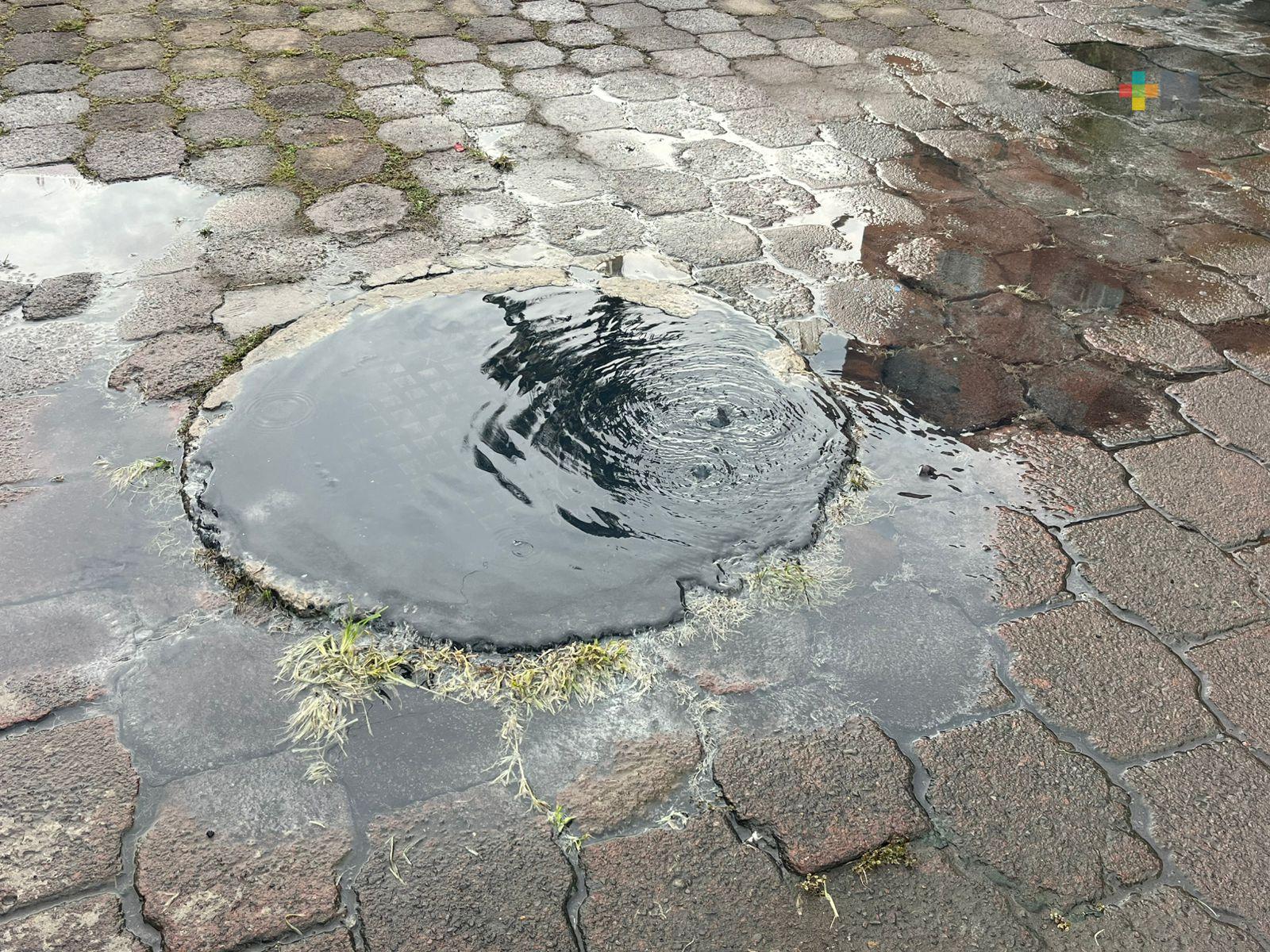 Piden desazolvar drenaje en calle Tinajas sur de Veracruz puerto