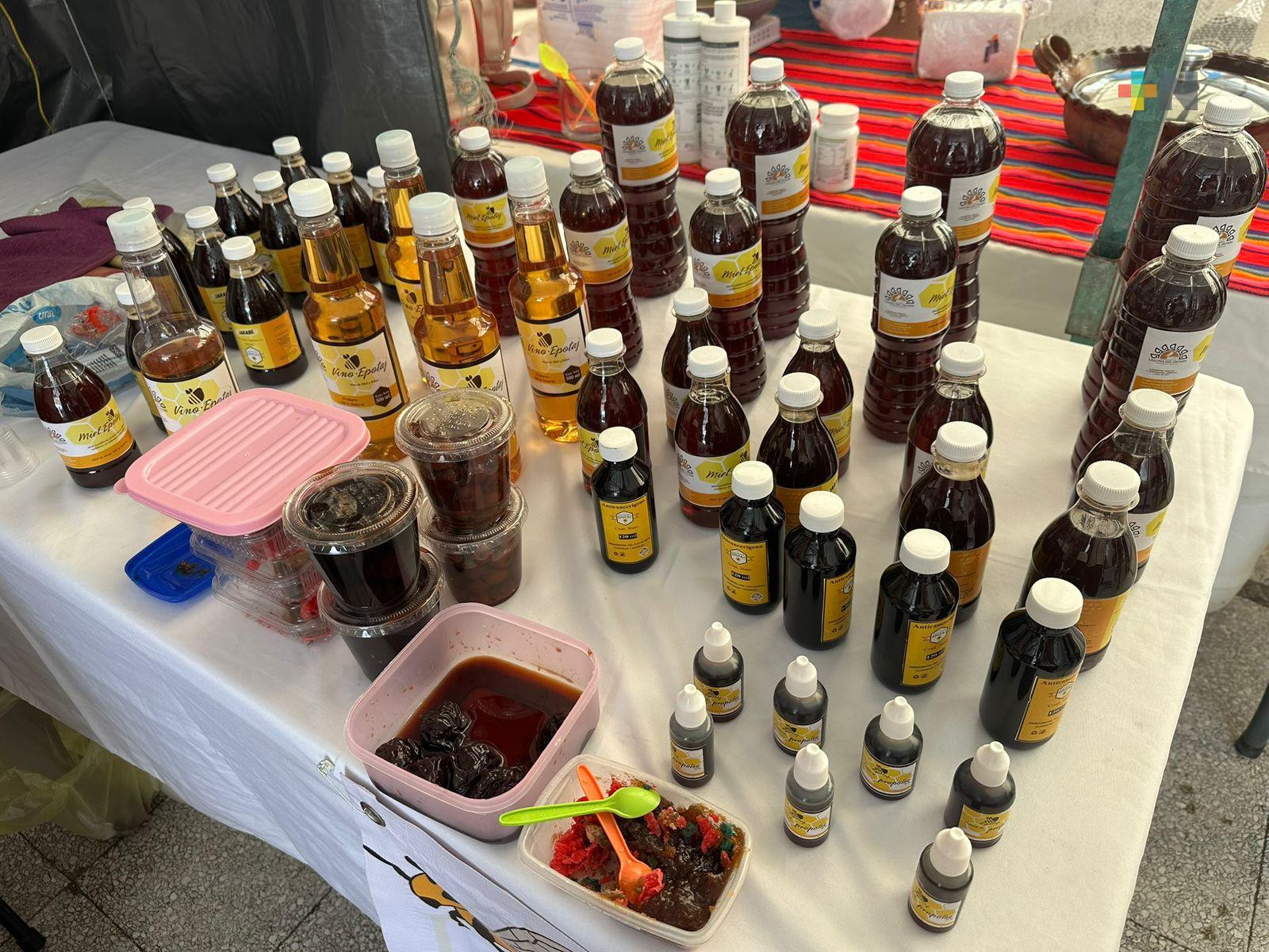 Apicultor de Pajapan lleva la producción de miel más allá de lo tradicional