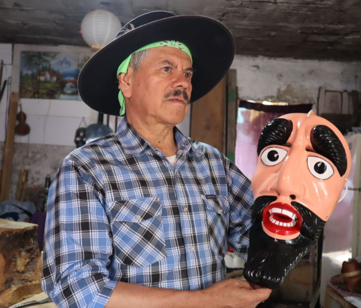 Artesano de Naolinco recibe el Premio a la Trayectoria Artesanal