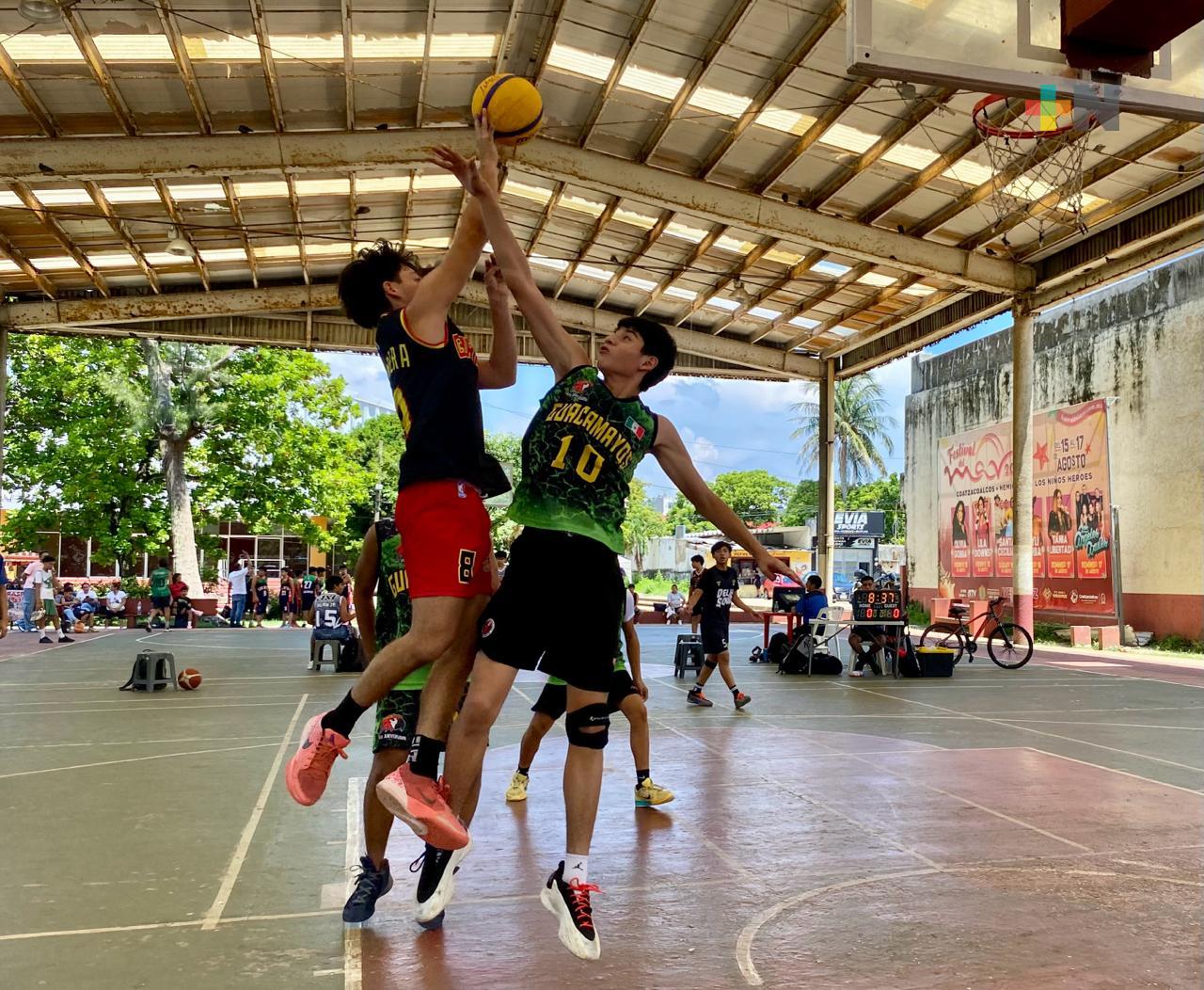 Clínica de Árbitros y Anotadores de Baloncesto Regional en Coatzacoalcos
