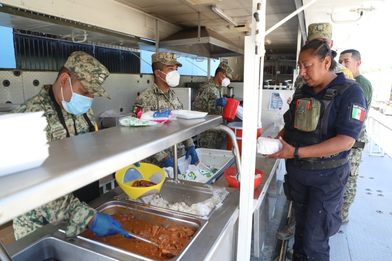 Gobierno de Veracruz entrega comida caliente en cada hogar afectado en Álamo