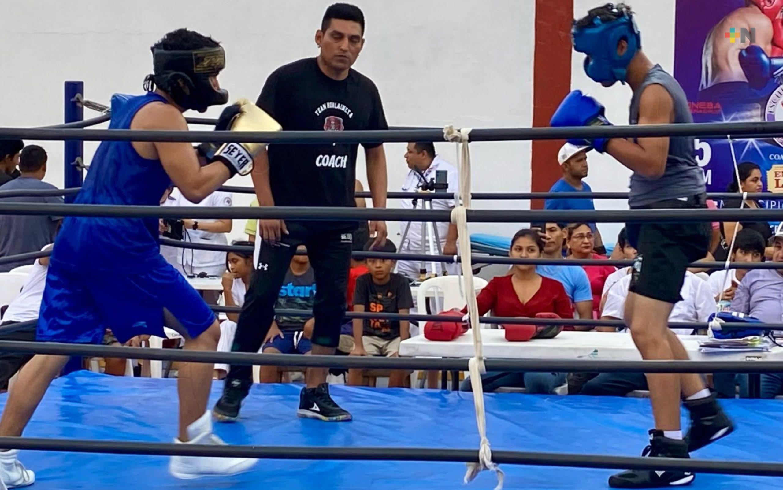 Función de boxeo en Cosoleacaque para iniciar noviembre
