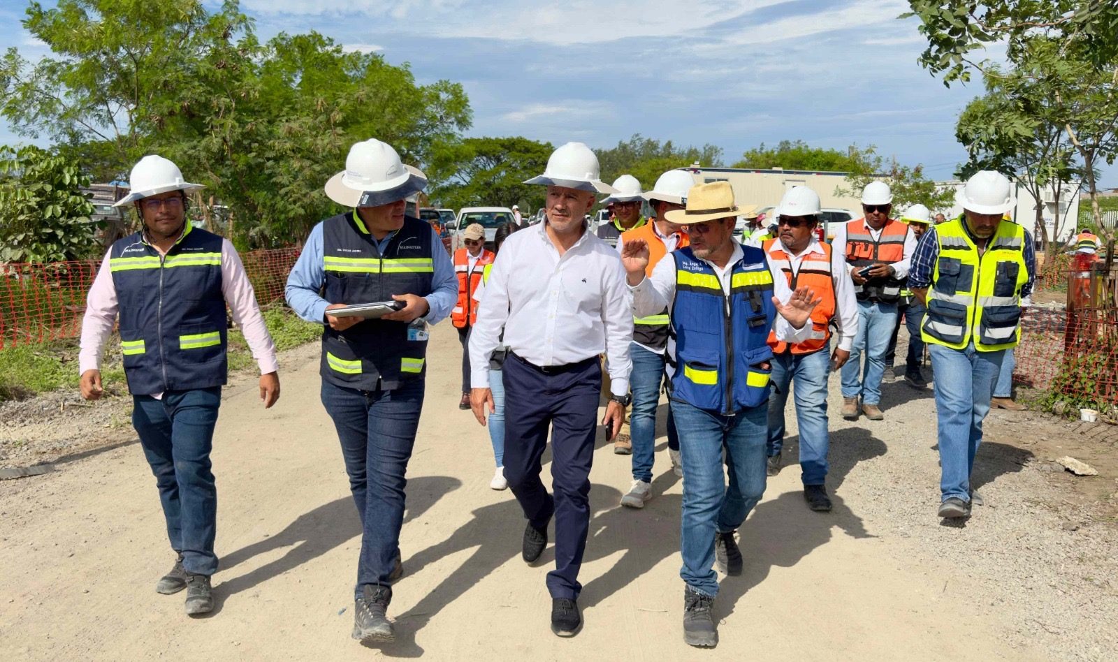 Supervisa secretario Jesús Esteva Medina avances del distribuidor vial de acceso al Puerto de Veracruz