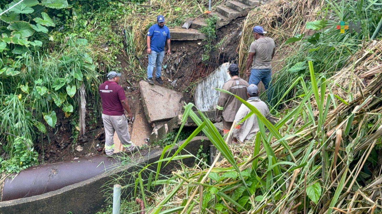 Fuertes lluvias provocan derrumbe de escaleras que comunicaban a colonias de Coatzacoalcos