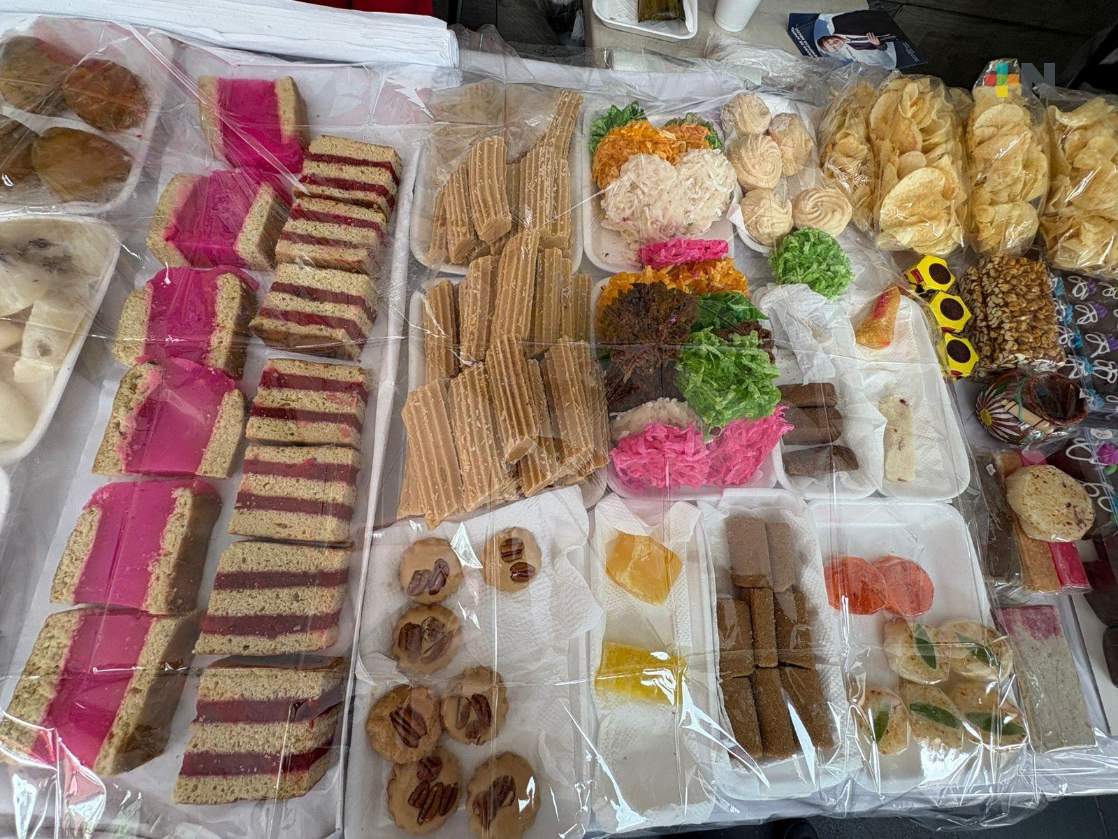 Preparan vendedores dulces típicos para la temporada de Día de Muertos