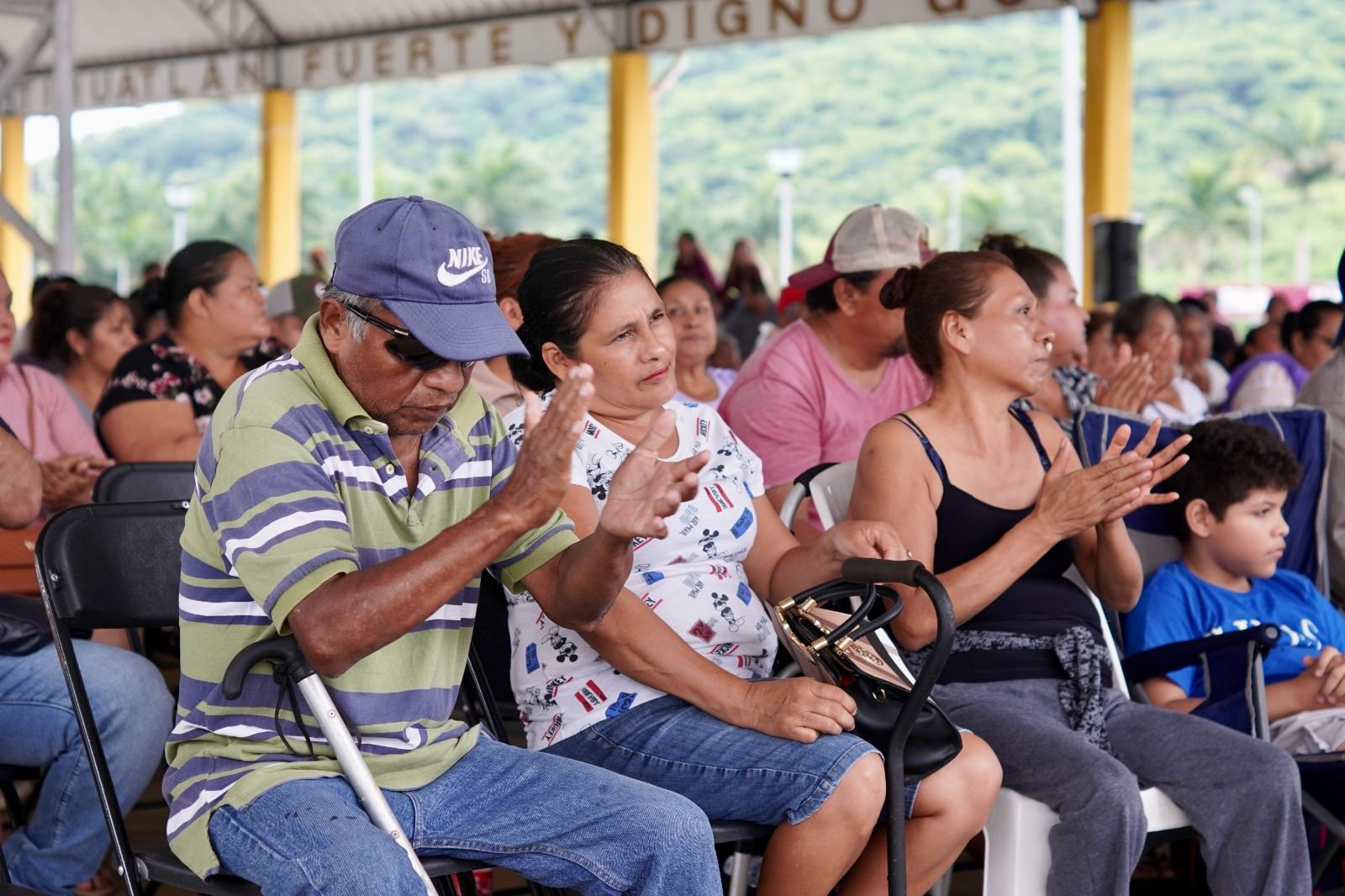 Entrega DIF Estatal 2 mil 600 apoyos directos a familias de la Huasteca
