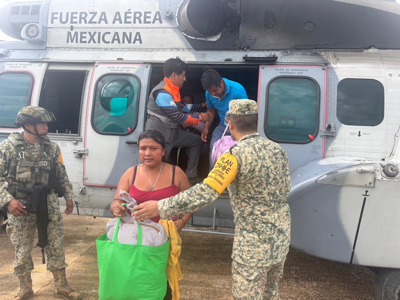 Con puente aéreo, realizan 23 vuelos de rescate y entrega de víveres a municipios incomunicados