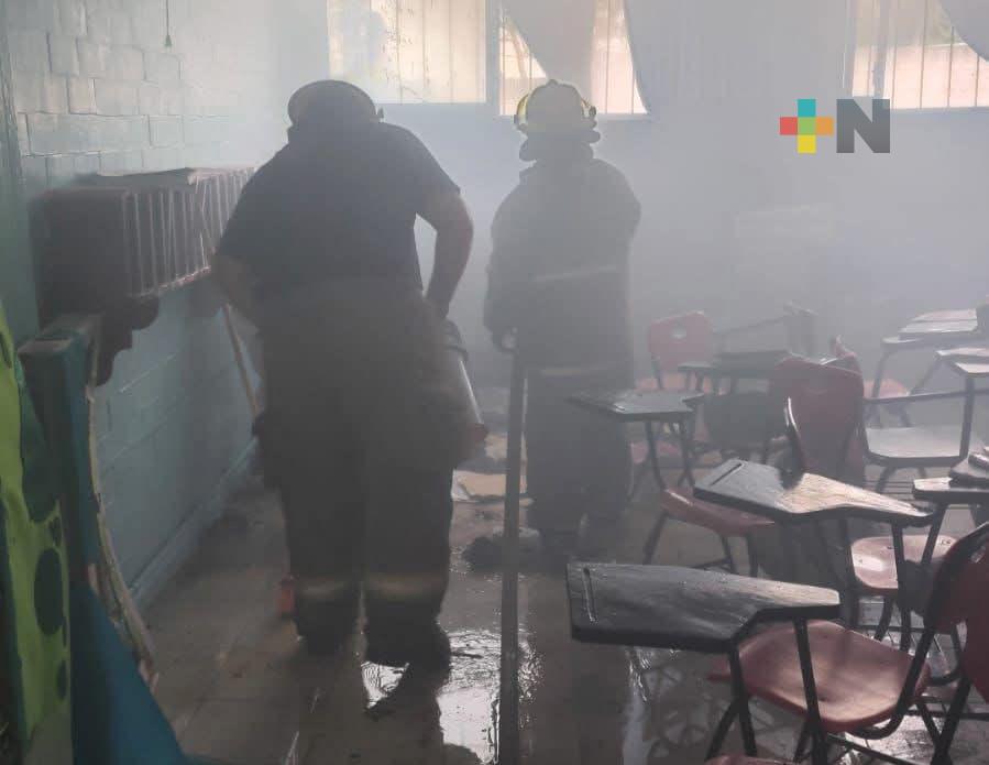 Controlan incendio en escuela primaria de Nueva Mina; sin lesionados