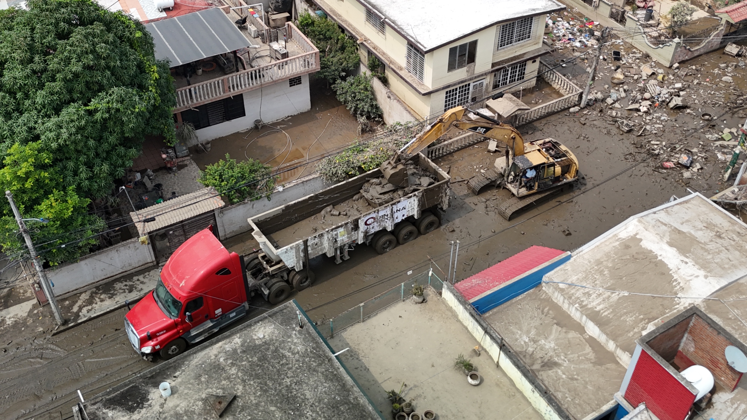 SIOP y SPC se apoyan de maquinaria para llegar a familias afectadas
