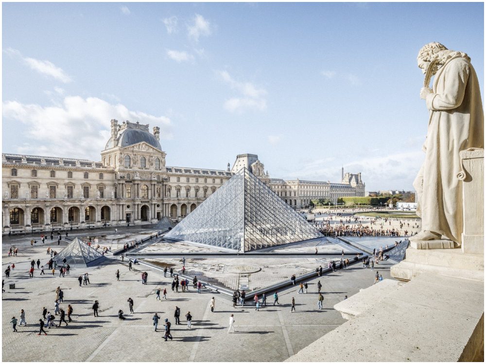 Roban colección de joyas del Museo Louvre