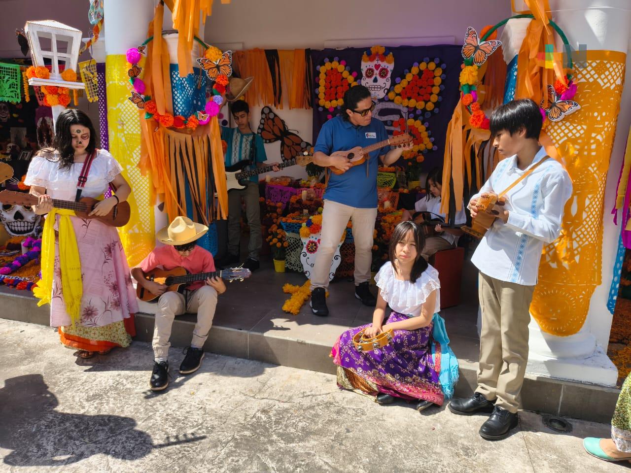 ‘Son de Cilín’ llenan de música jarocha concurso de altares en Boca del Río