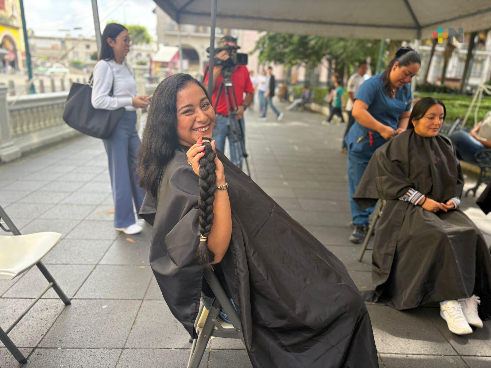 Donan cabello en el Día Internacional de la Lucha contra el Cáncer de Mama