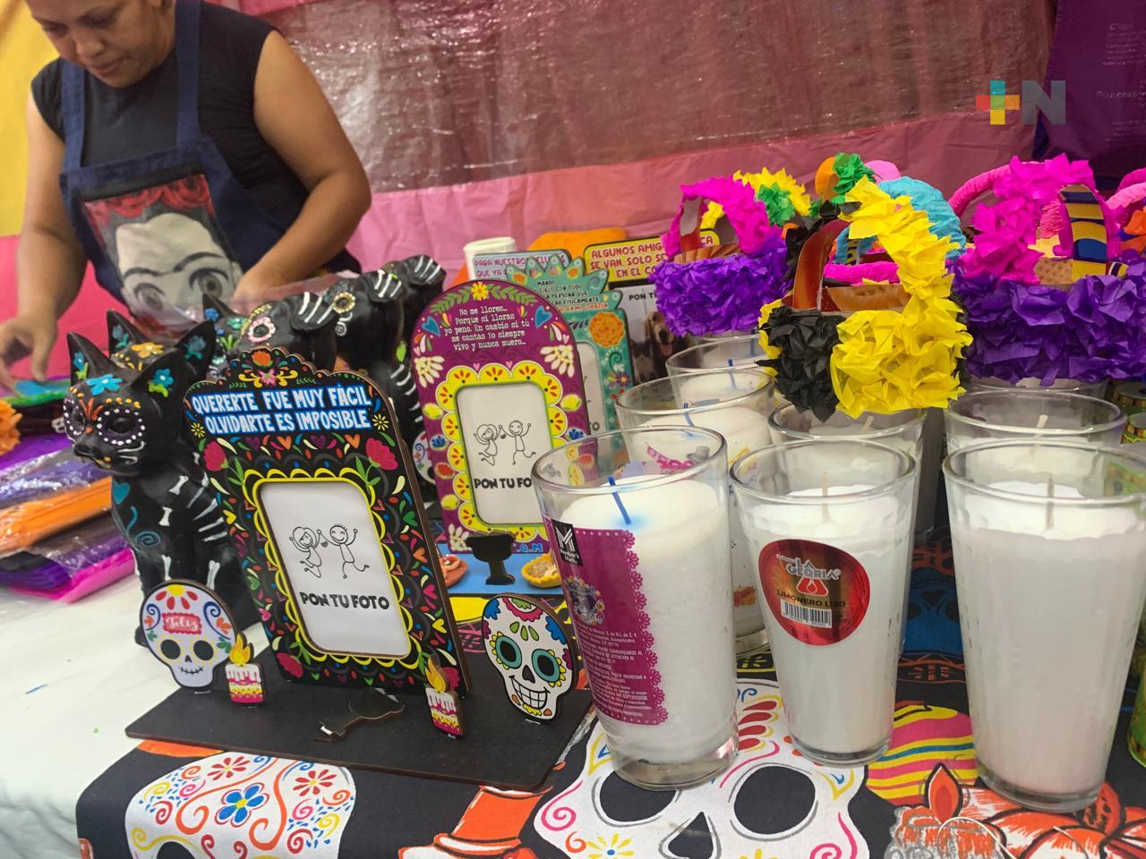 Cempasúchil, velas, incienso y pan, parte de las compras para celebrar a fieles difuntos