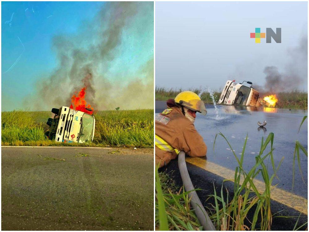 Se vuelca e incendia pipa de gas en carretera Minatitlán–Coatzacoalcos