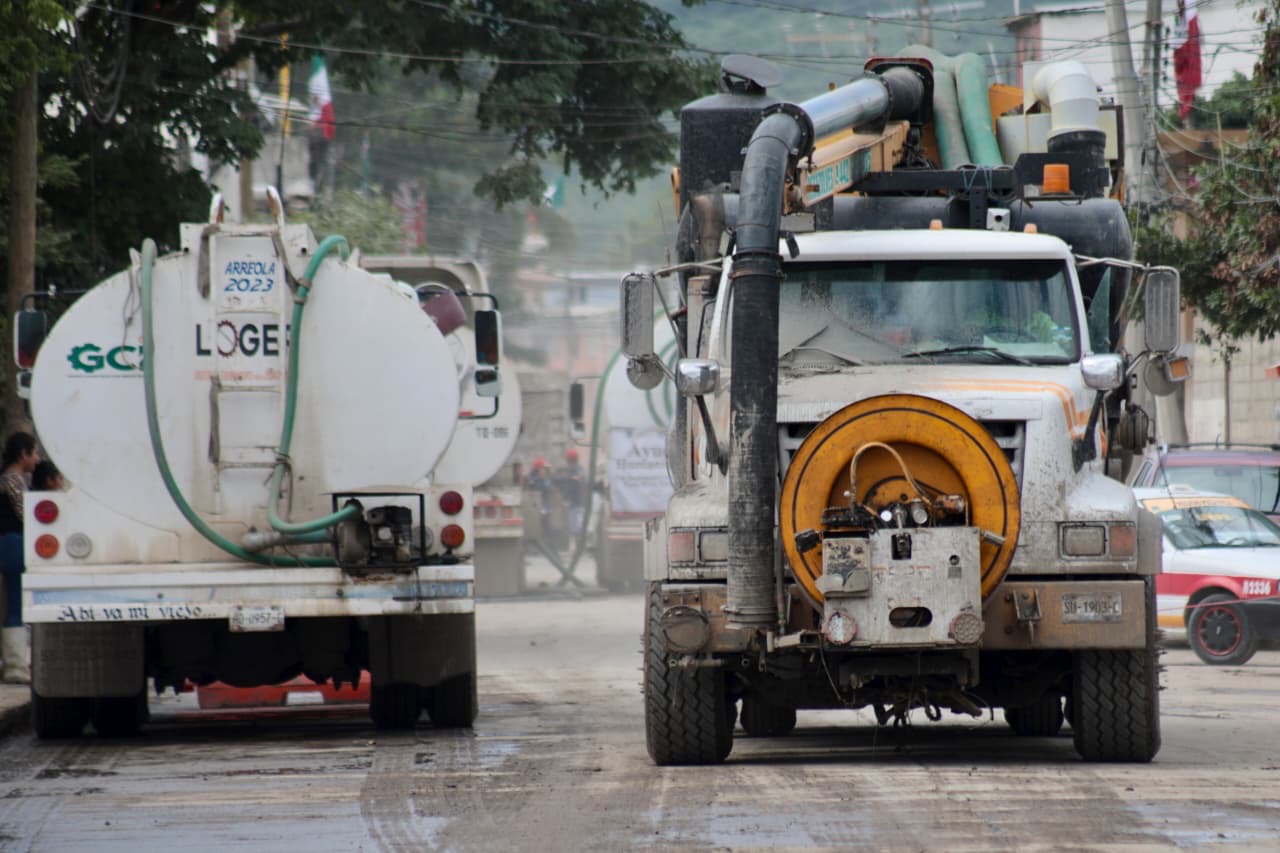 Equipos vactor de CAEV liberan drenajes y facilitan limpieza en colonias de Poza Rica