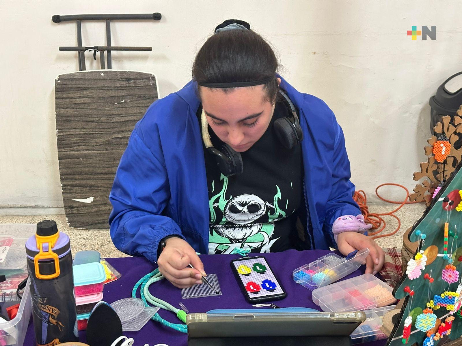 Su autismo no le impide desarrollar su creatividad, ahora Aranza es emprendedora