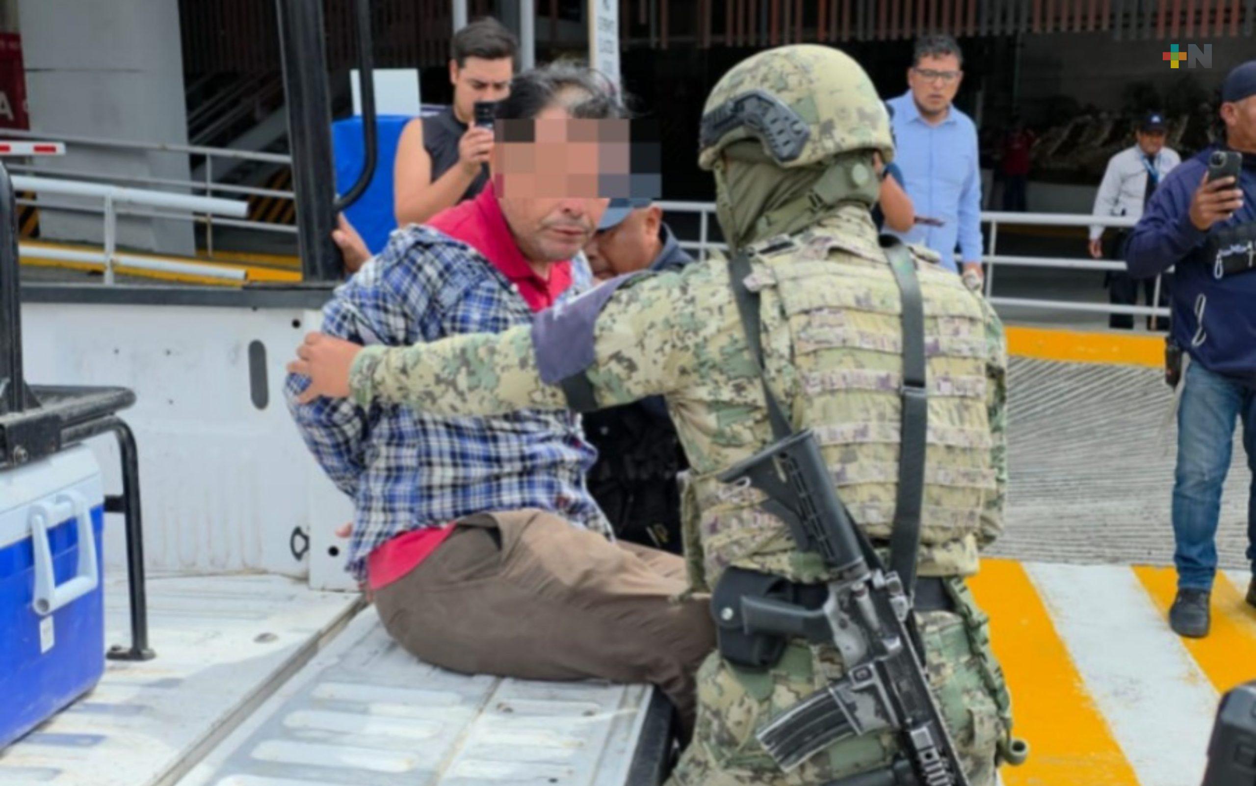 Detienen a sujeto en estado inconveniente en sucursal bancaria de Boca del Río