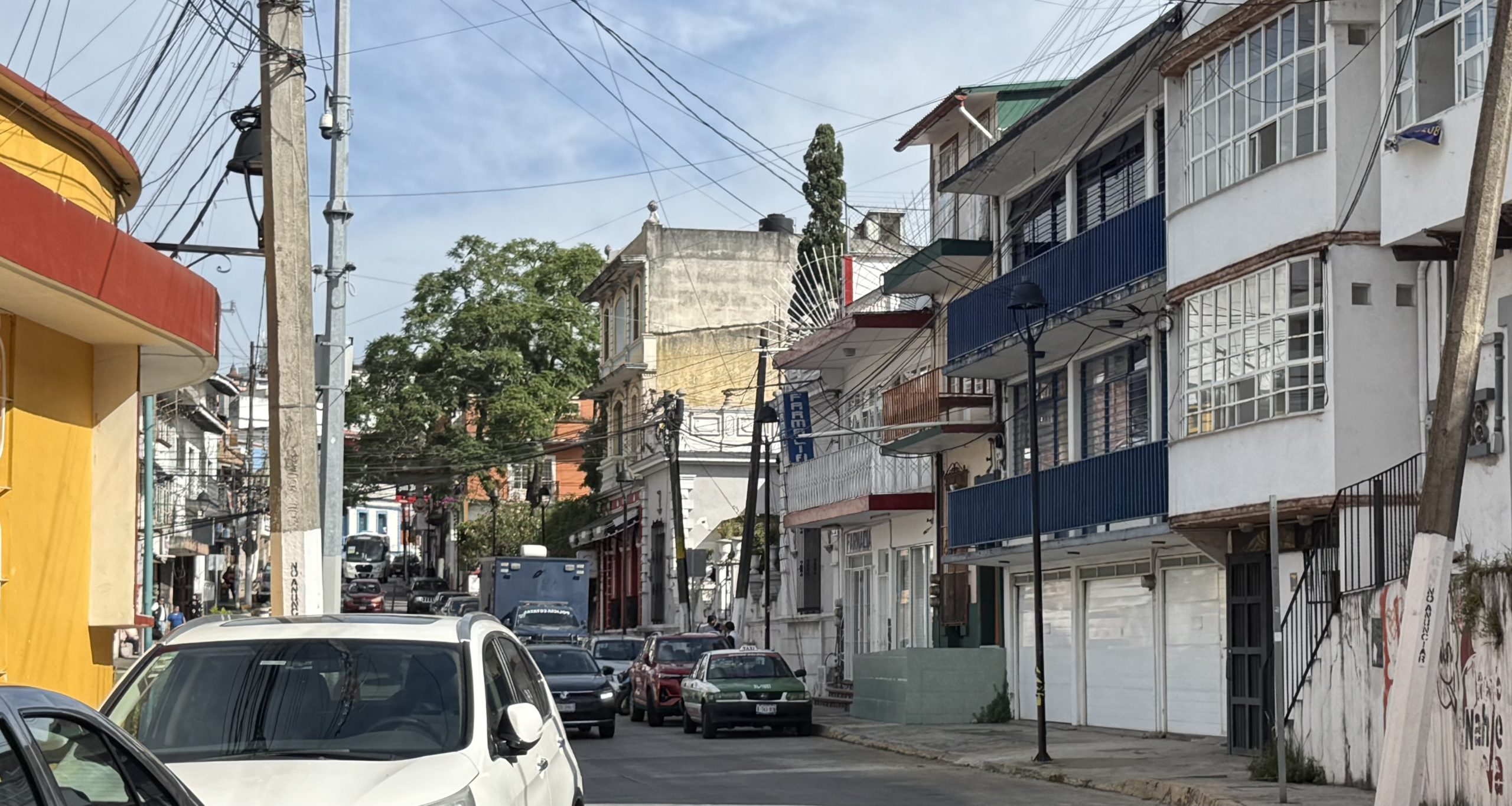 Cielo medio nublado durante el día, con probabilidad baja de lluvias