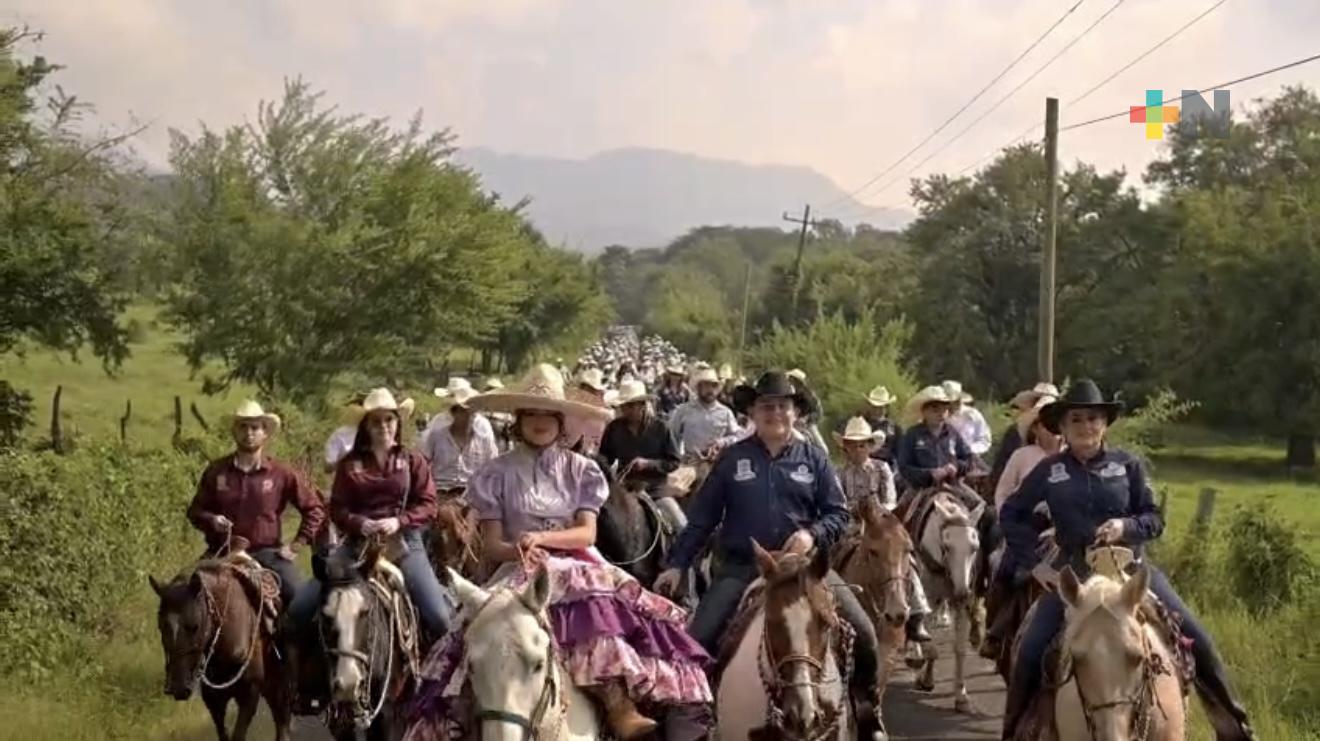 Cabalgatas impulsan la unión y el turismo en la Huasteca
