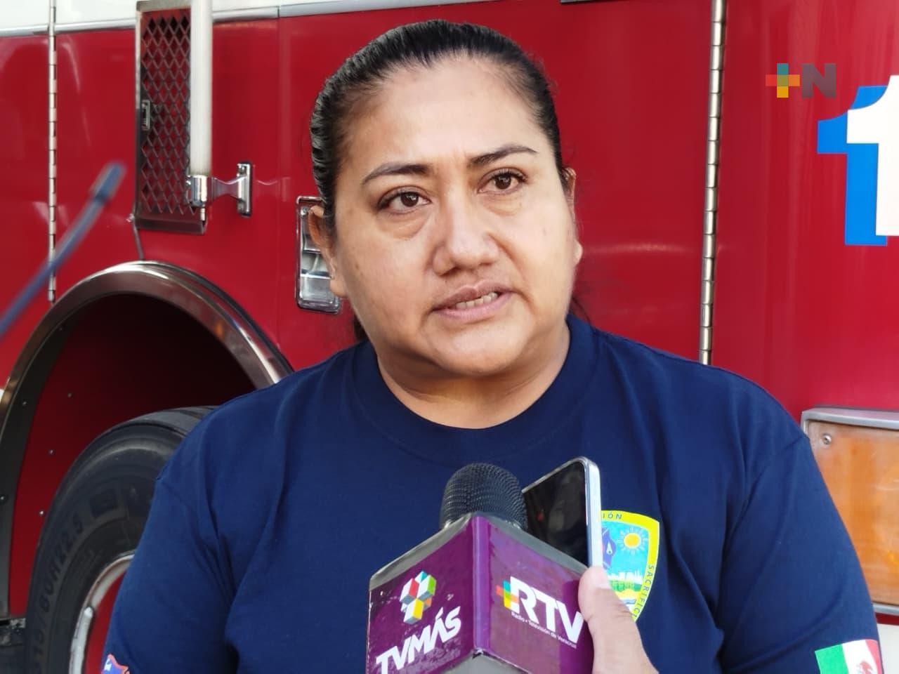 Bomberos emiten recomendaciones para evitar incendios de árboles navideños