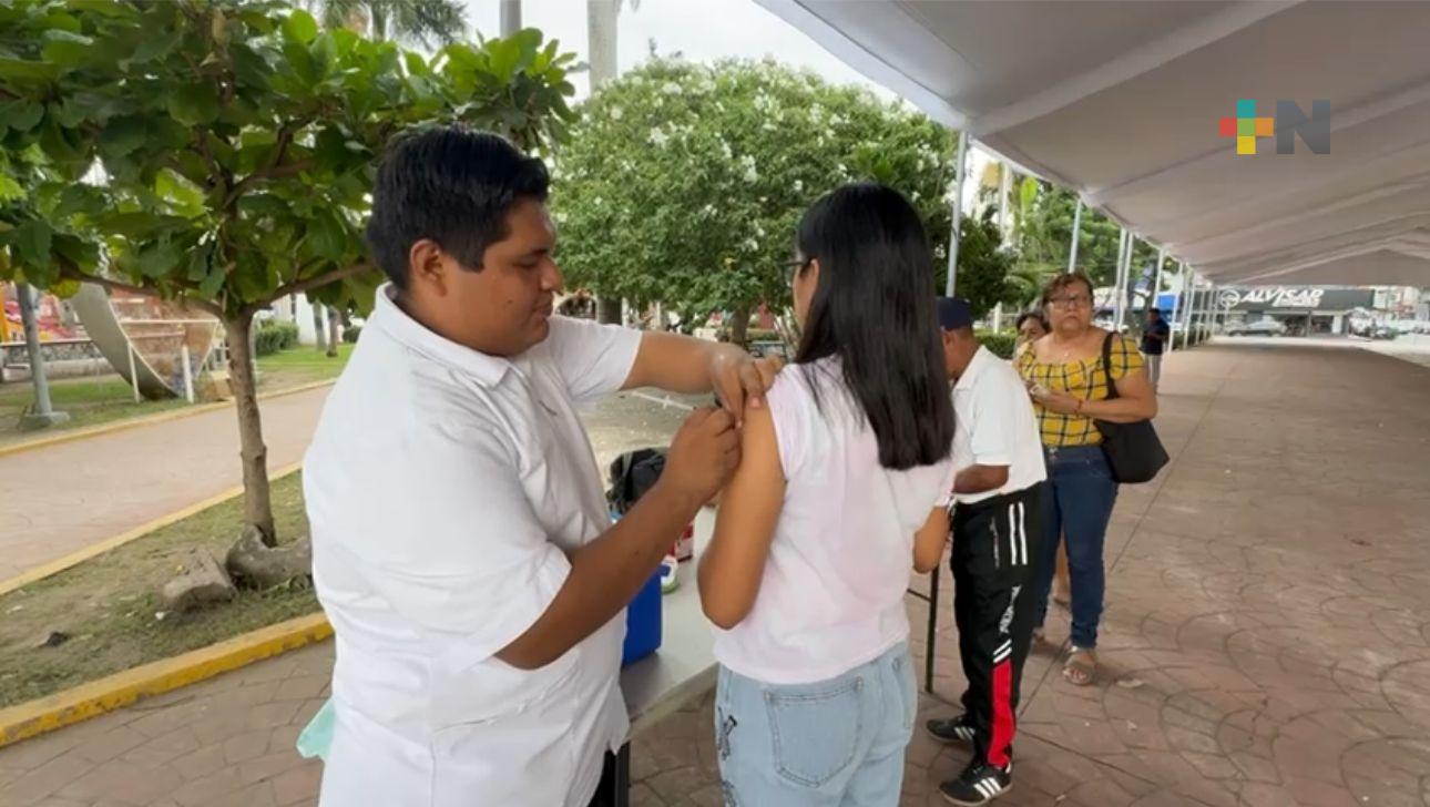 Instalan módulos de vacunación en Martínez de la Torre