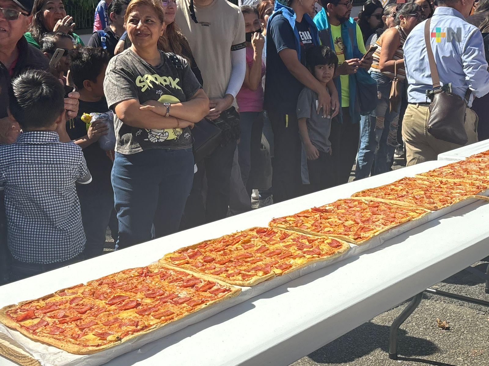 En Xalapa realizan pizza de 16 metros