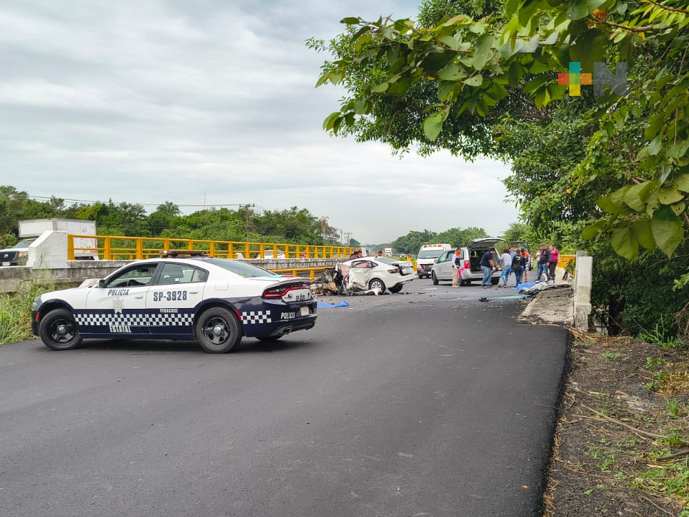 Padre e hijo fallecen en accidente en carretera federal Paso del Toro-Santa Fe