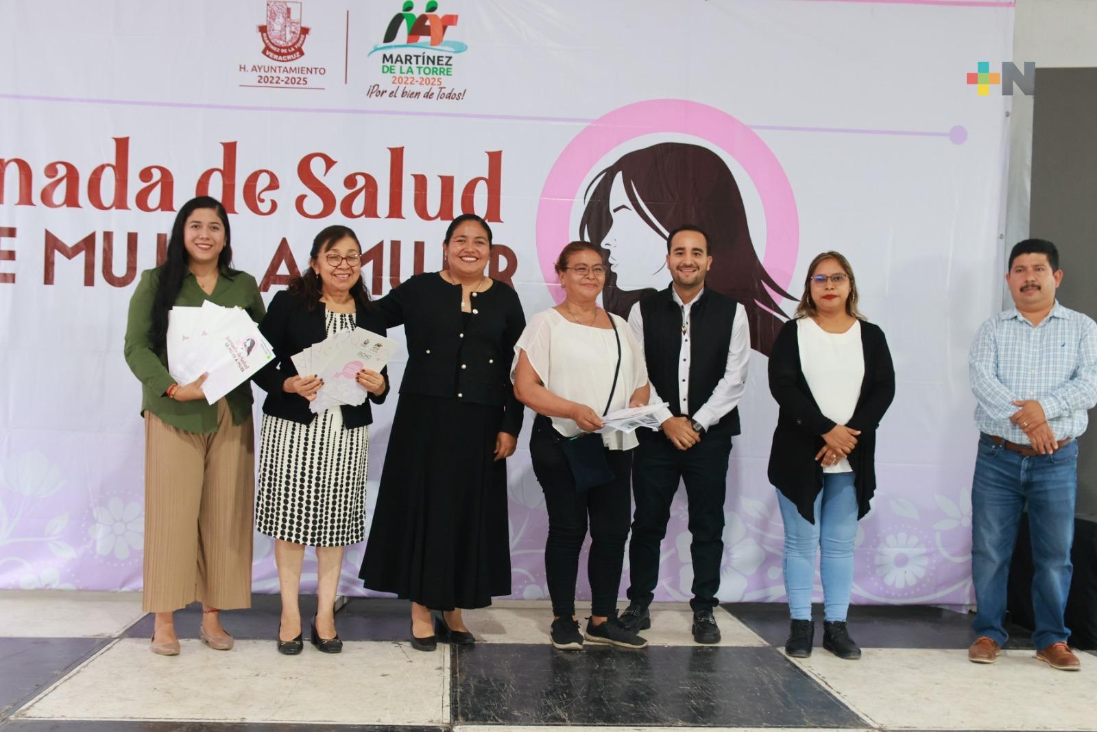 Entregan estudios médicos realizados en jornada de salud «De Mujer a Mujer»