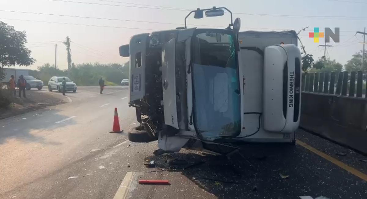 Cuantiosos daños materiales deja accidente en carretera Paso del Toro