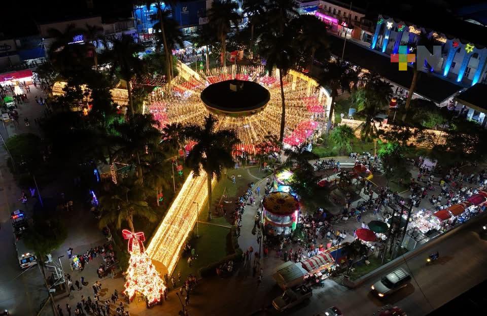 Brilla Martínez de la Torre con su villa iluminada