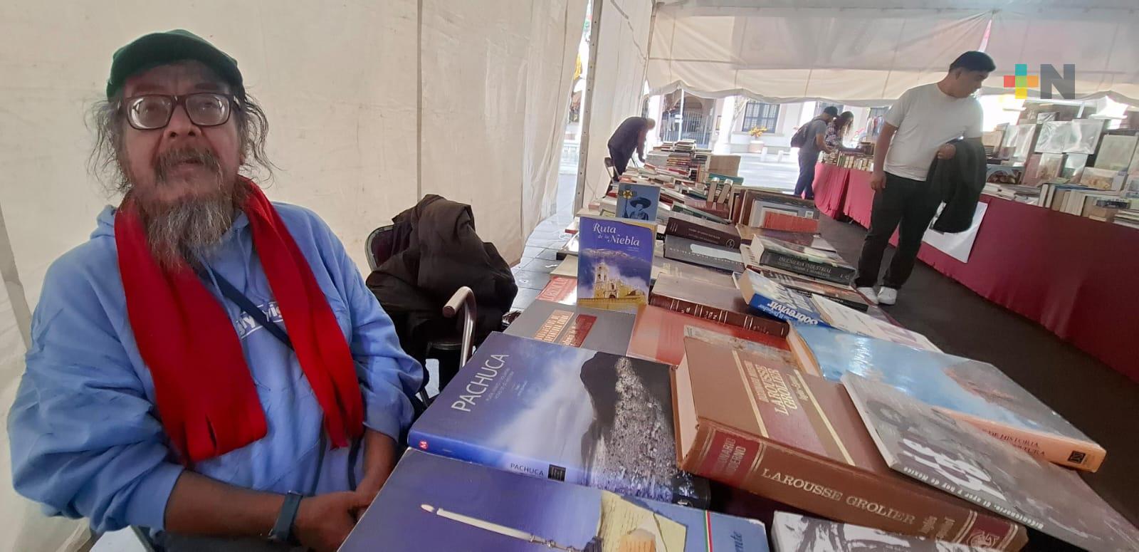 Silver, tres décadas entre libros en Xalapa