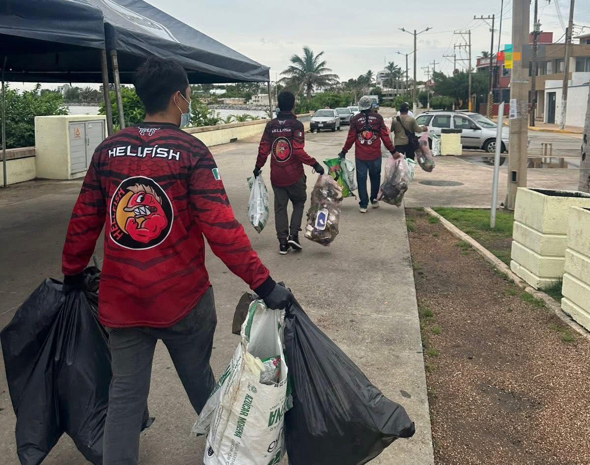 Rehabilitan escolleras de Coatzacoalcos para ofrecer espacios más limpios y seguros