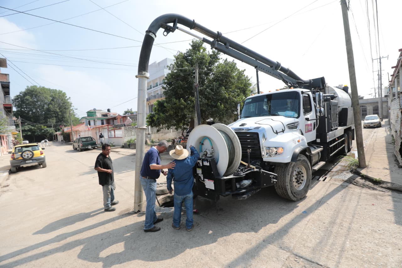 SIOP y CAEV refuerzan operativo para restablecer el drenaje en Poza Rica