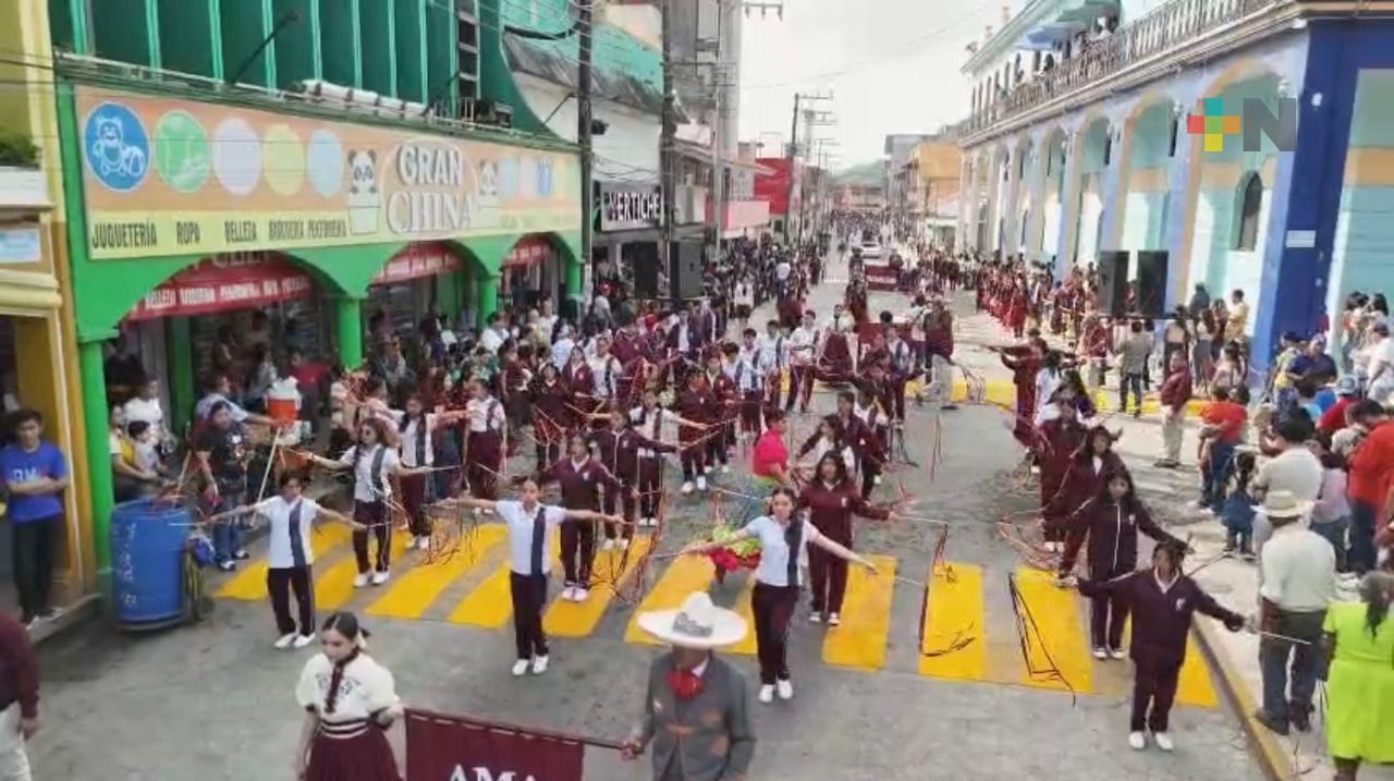 Desfile conmemorativo de Tantoyuca con saldo blanco