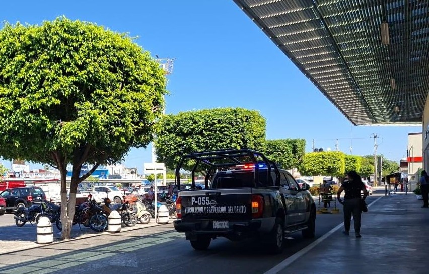 Refuerzan vigilancia en zonas comerciales por temporada decembrina