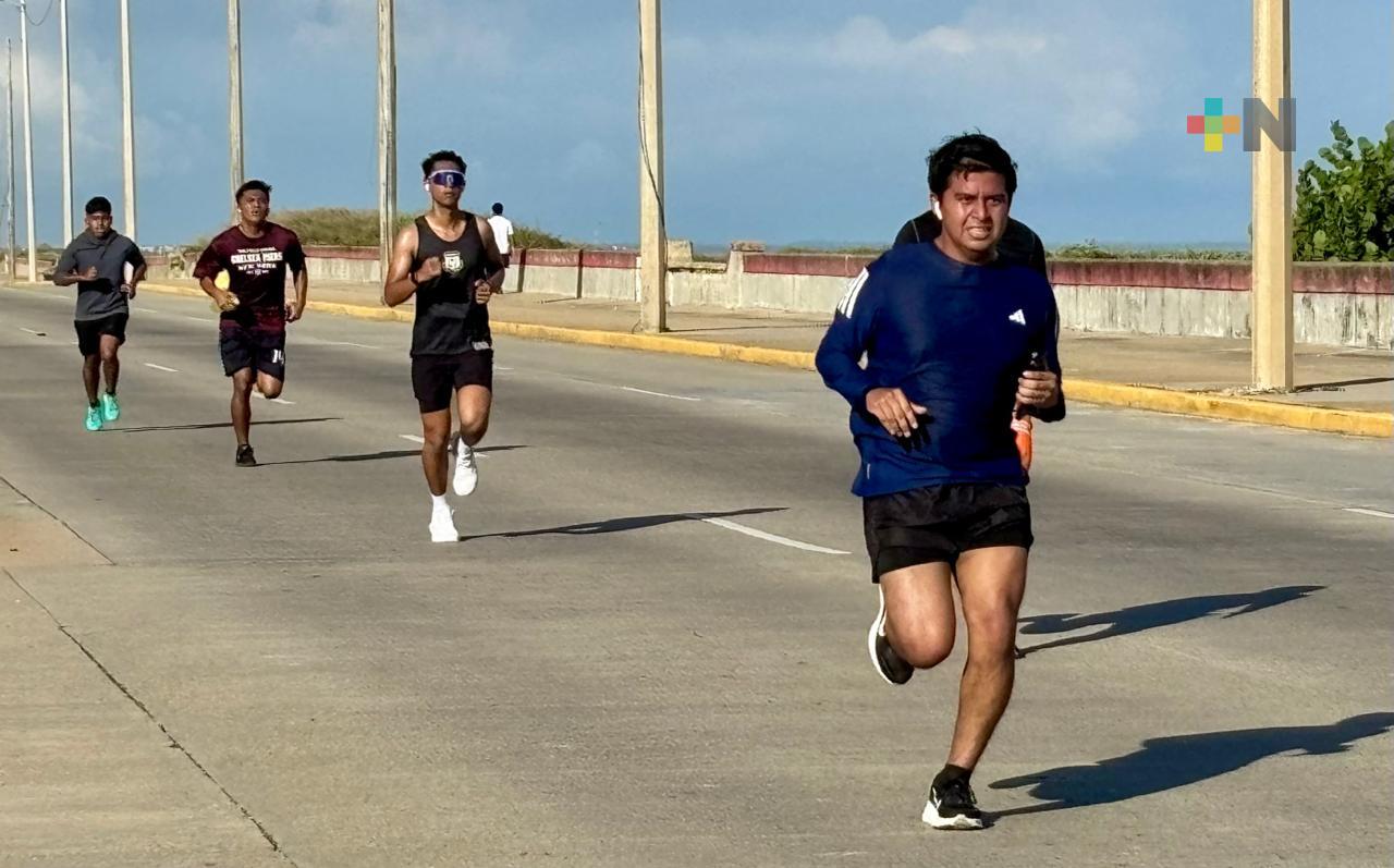 Preparan en Coatzacoalcos la carrera recreativa «Santa vs Grinch Run» 2025