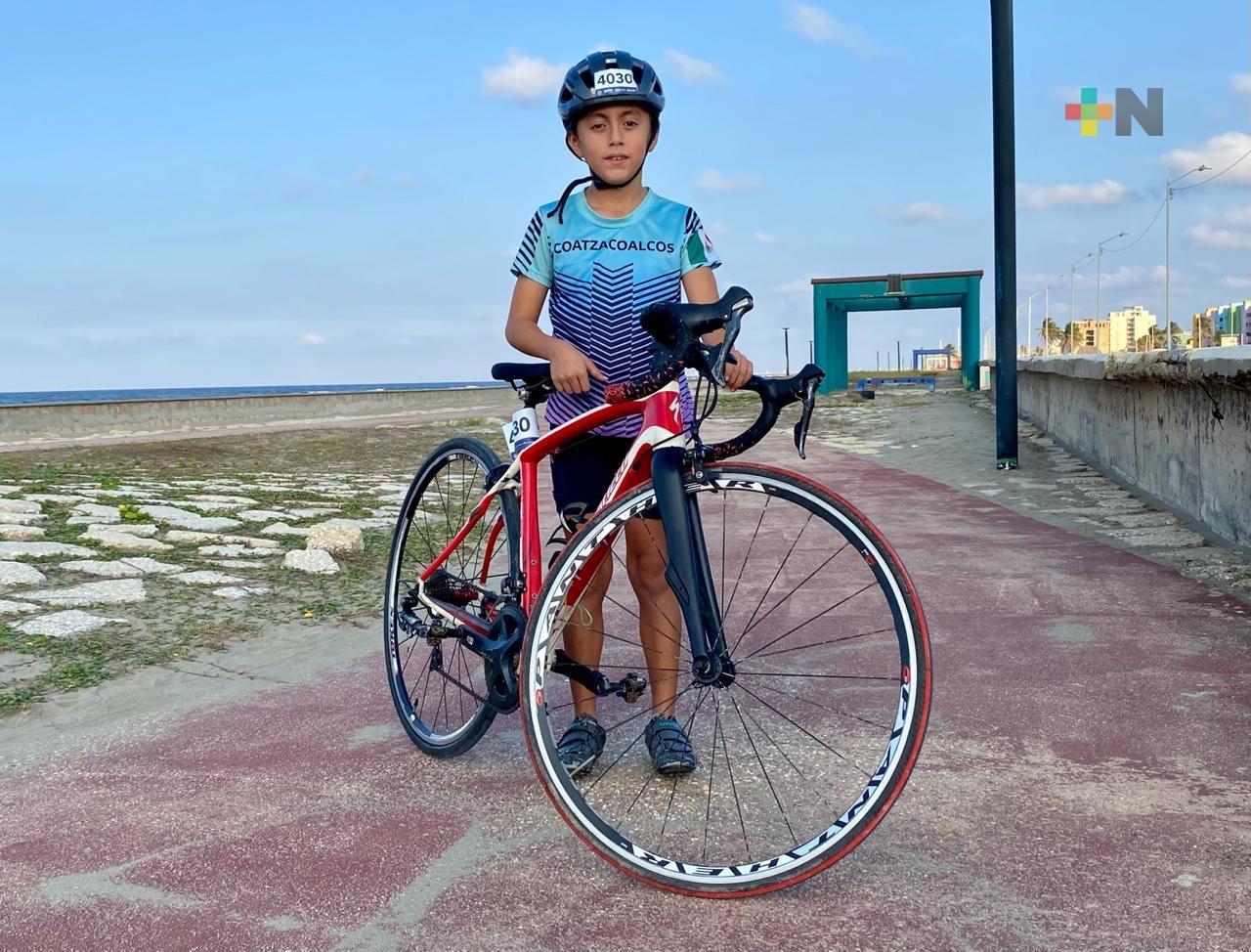 Diego Martínez se corona en el Triatlón Xel-Há 2025